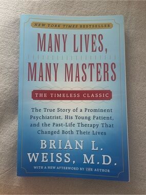 Many Lives, Many Masters by Brian L. Weiss - Light Blue Paperback